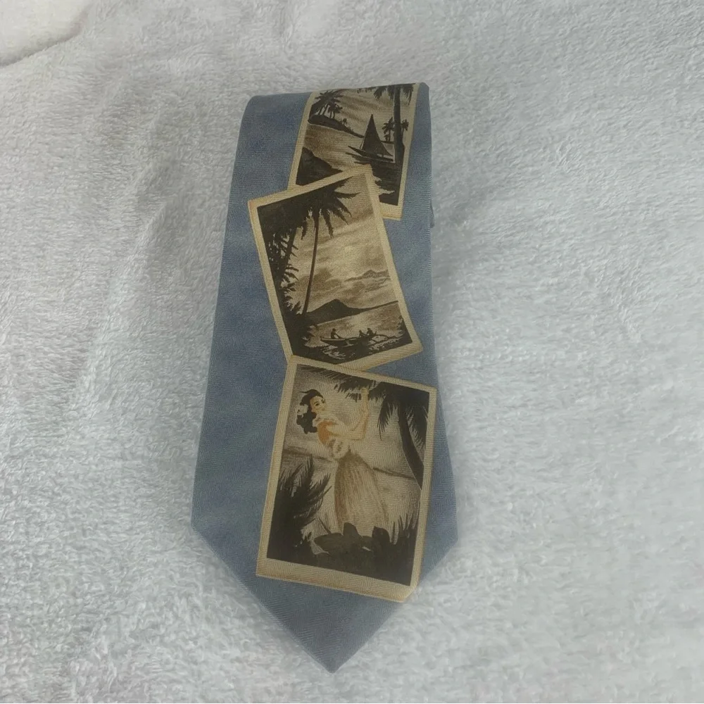 Tommy Bahama Vintage Silk‎ Neck  Tie Made In USA Hawaiian Postcards Motif
